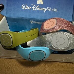 DISNEY MAGIC BANDS+ (set of 4) blue, green, glitter pink and glitter silver NEW